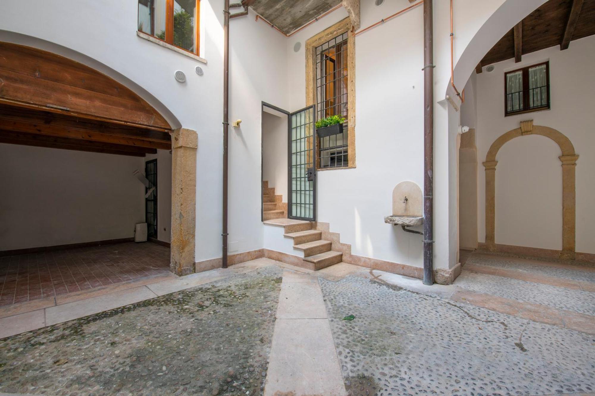 Borsarihouse Wifi & Smarttv Apartment Verona Bagian luar foto