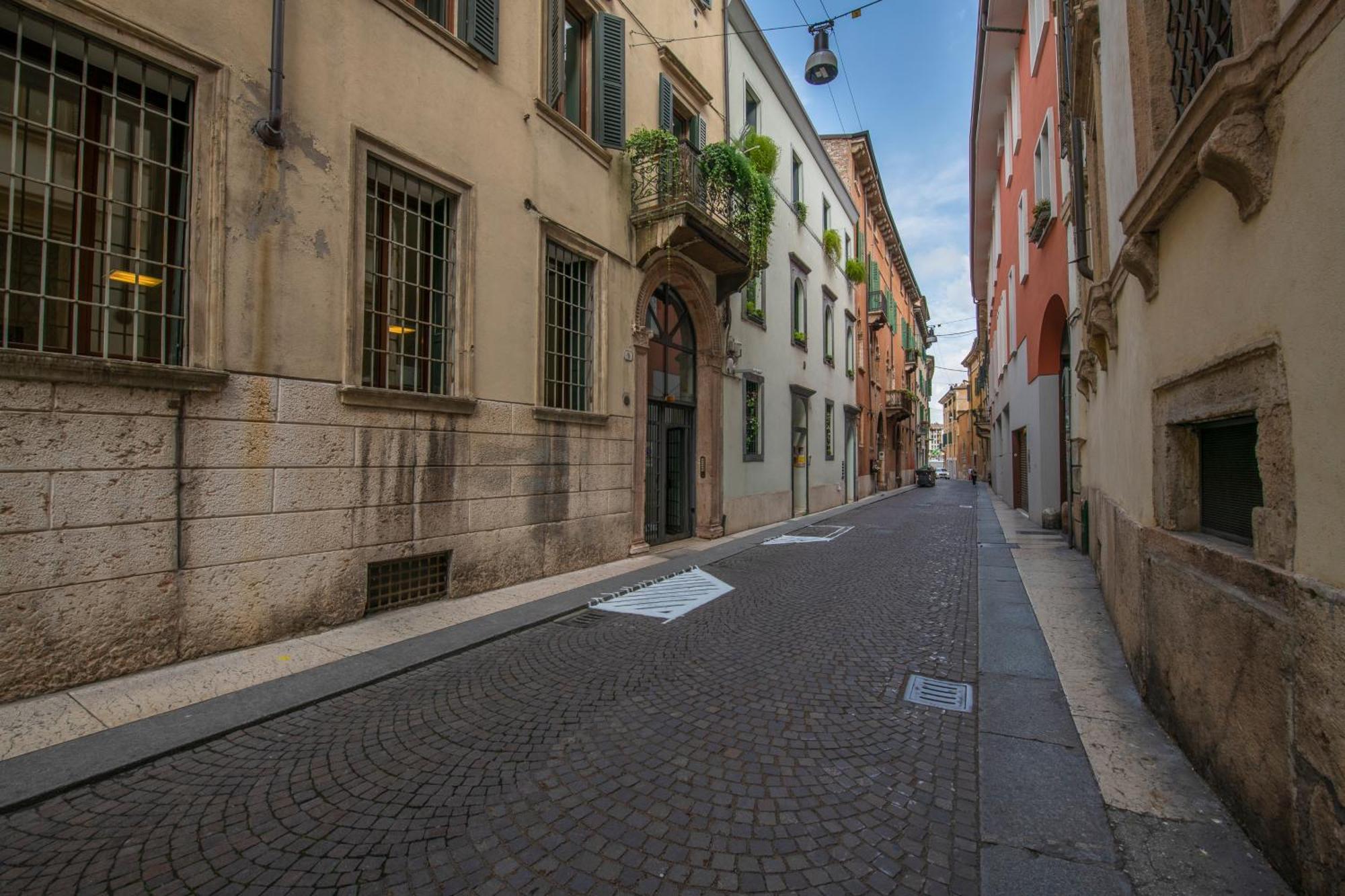Borsarihouse Wifi & Smarttv Apartment Verona Bagian luar foto